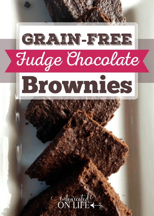 These Grain-Free Fudge Chocolate Brownies (sugar-free & diary-free too!) are to die for!