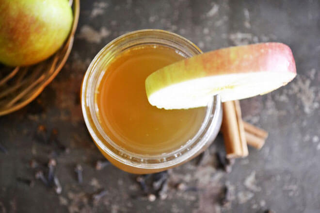 This Spiced Apple Kombucha is a delicious way to fill your with body with much needed nutrients and probiotcs. https://www.intoxicatedonlife.com/2015/11/04/spiced-apple-kombucha/ Spiced Apple Kombucha