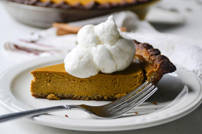 Perfectly spiced and easy to make, this homemade grain-free pumpkin pie is a wonderfully delicious way to celebrate fall flavors! https://www.intoxicatedonlife.com/2017/09/15/easy-grain-free-pumpkin-pie/